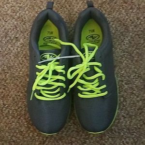 Boys or men tennis shoes